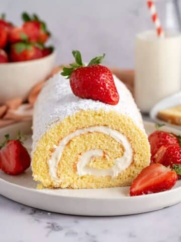 Strawberries and Cream Swiss Roll Recipe
