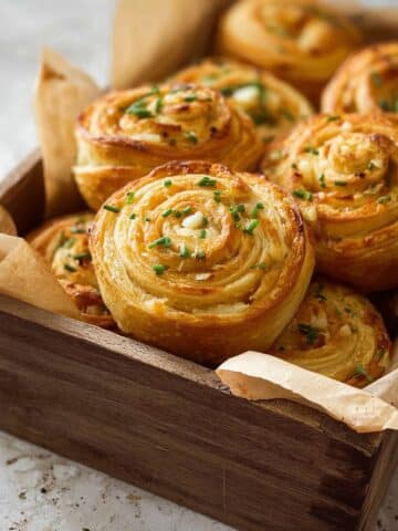Cheesy Garlic Cruffins Recipe