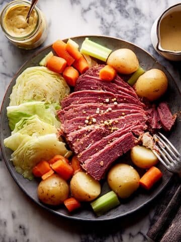 Slow Cooker Corned Beef and Cabbage Recipe