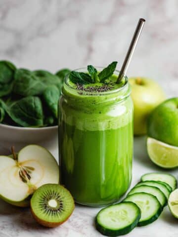 Detox Green Smoothie with Apple, Kiwi, Spinach, and Ginger Recipe