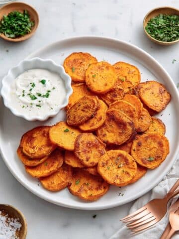 Crispy Fried Sweet Potatoes with Garlic and Paprika Recipe