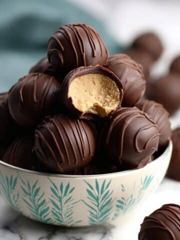 4-Ingredient Peanut Butter Balls Recipe