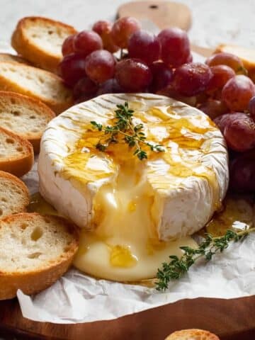 Baked Brie with Honey, Thyme, and Crostini Recipe